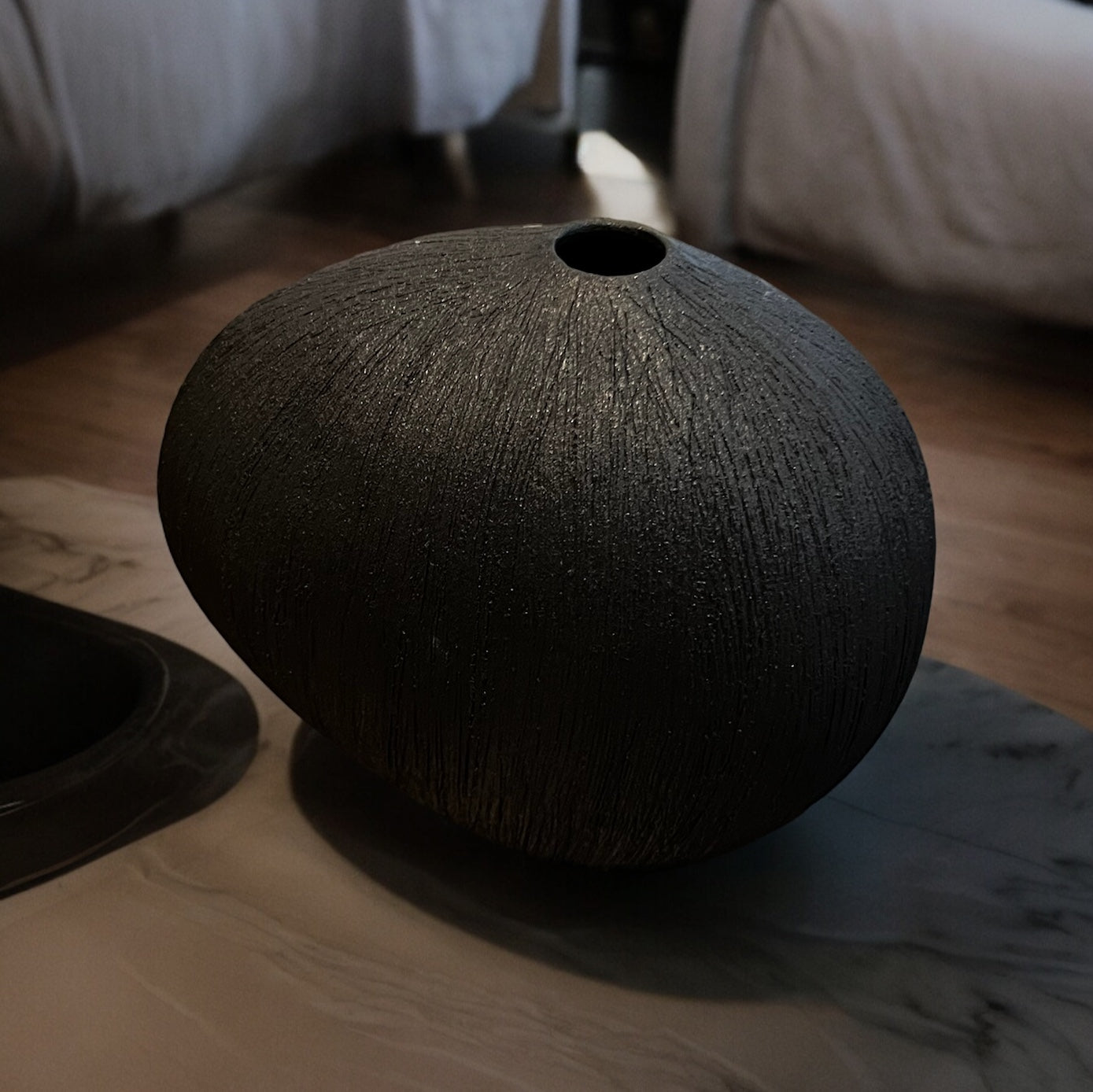 back side view of the teardrop vase